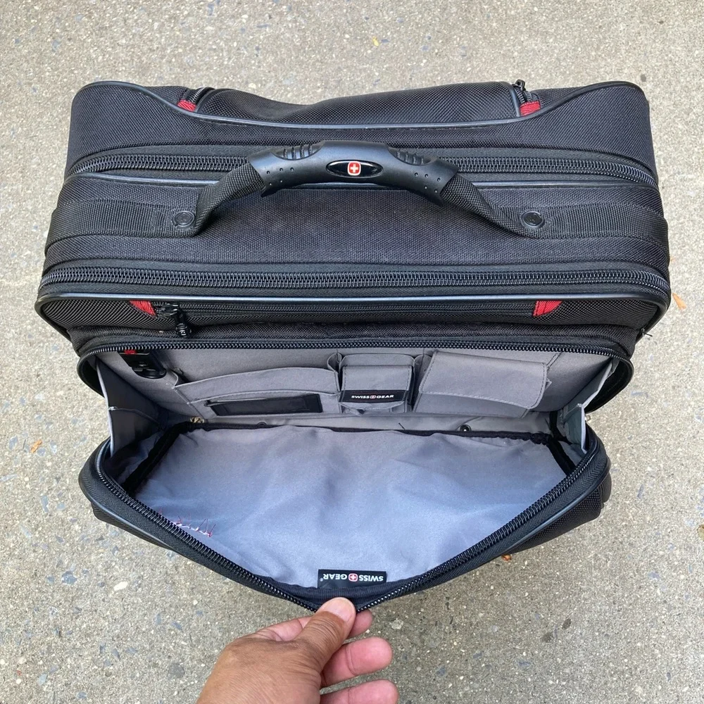 SwissGear Wenger Grenada 17” Wheeled Laptop Case